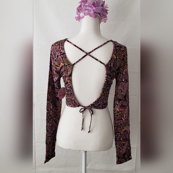 FULL CIRCLE TRENDS Back Cut Out Long Sleeve Top - Picture 2 of 6